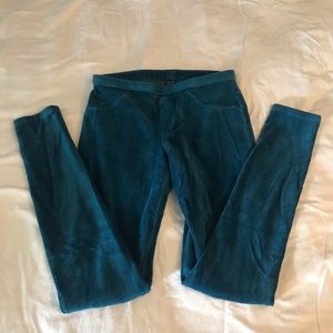 Hue stretchy corduroy jeggings size small